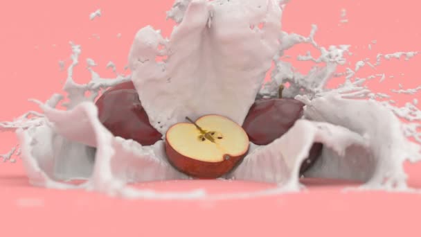 Pommes Sur Fond Rouge Dans Une Éclaboussure Lait Animation — Video