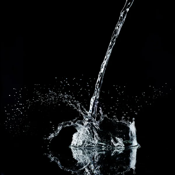 Water splash on black background. Hi-Res 1/8000 sec. Broncolor S — Stock Photo, Image