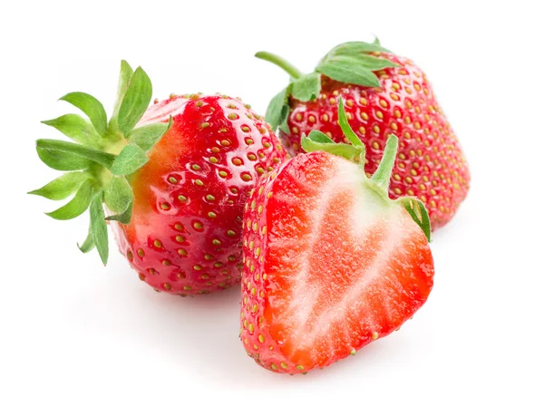 Erdbeere. Beeren mit einer Hälfte isoliert auf weiß — Stockfoto