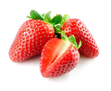 Çilek. Çilek beyaz arka plan üzerinde kesim ile.