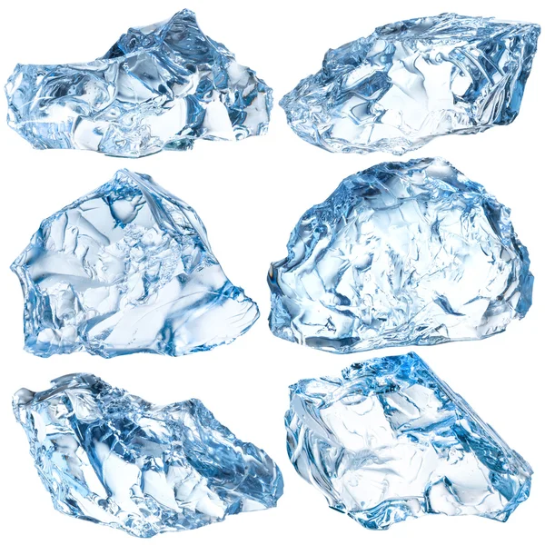 Pedaços de gelo isolados sobre fundo branco. Com caminho de recorte — Fotografia de Stock