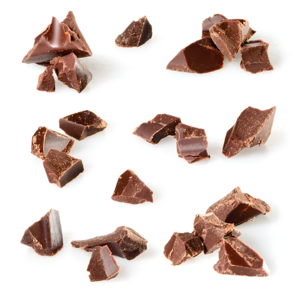 Kawałki czekolady odizolowane na biało. Odbiór — Zdjęcie stockowe