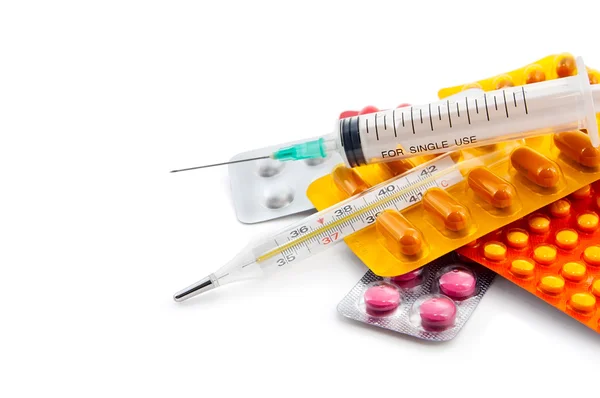 Tabletler, bir termometre ve bir şırınga