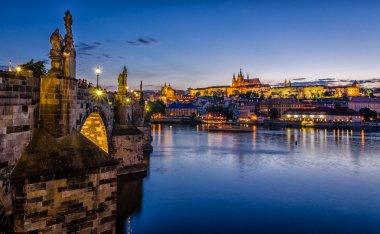 Prague Castle gece görünümü