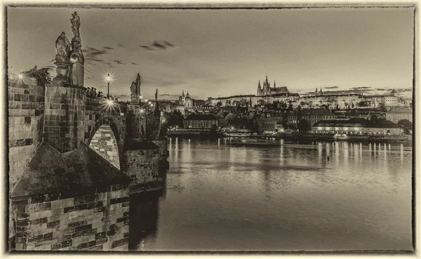 Vista nocturna del Castillo de Praga —  Fotos de Stock