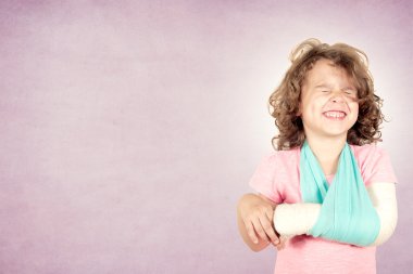 Çocuğun acı yüz ifadesi