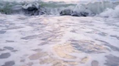 Kum Sahili 'nde Deniz Dalgaları