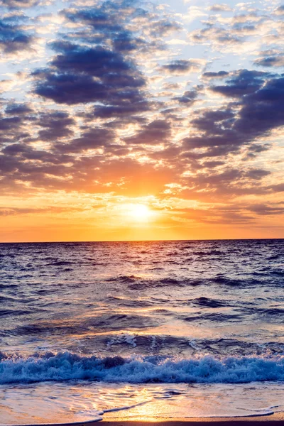 Schöne Wolken über dem Strand — Stockfoto