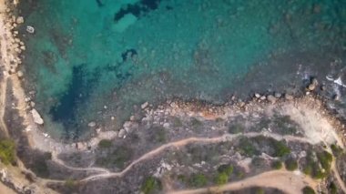 Güzel sahil manzarasının havadan görünüşü 