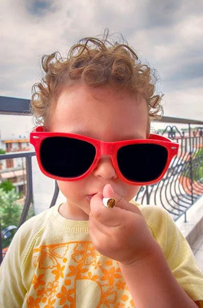 Cool child holding cigarette — Stock Photo, Image