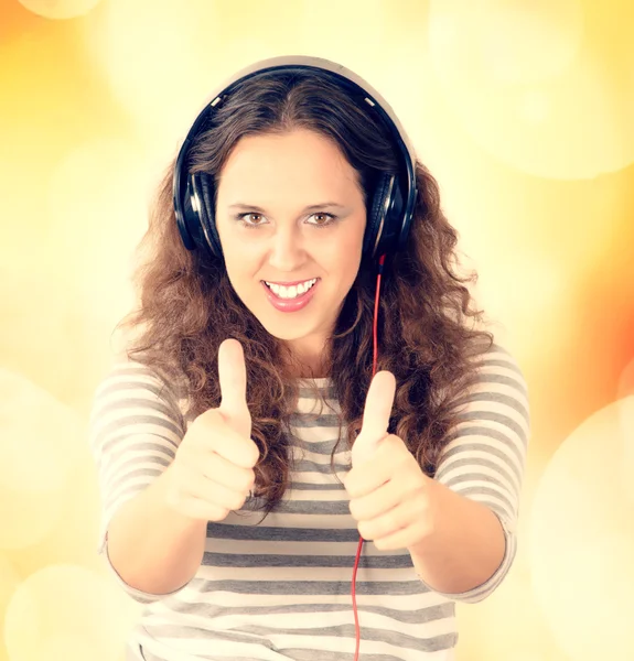 Mujer linda con auriculares —  Fotos de Stock