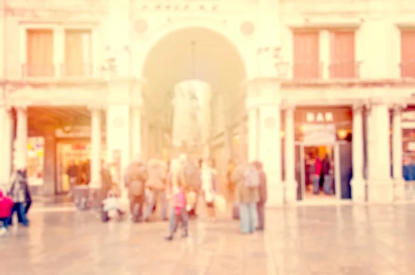 Blurred busy european city street with people — Stock Photo, Image