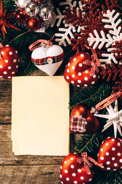 Papel en blanco y decoración navideña — Foto de Stock