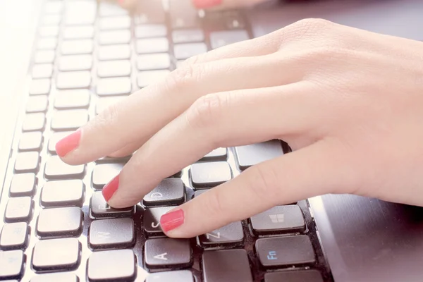 Typing hand — Stock Photo, Image