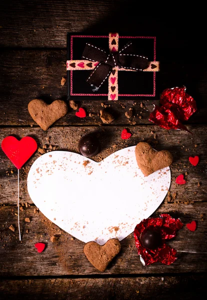 St. Valentin Dekoration mit herzförmigem Papier — Stockfoto