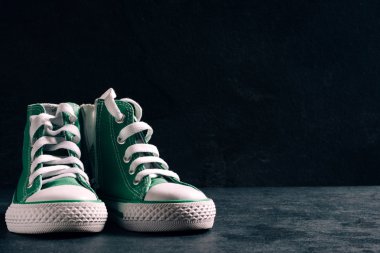 Yeşil çocuk spor ayakkabı