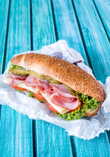 Served submarine sandwich