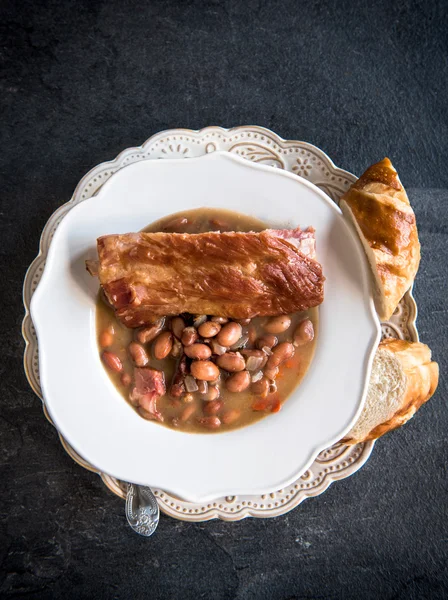 Served cooked beans with ribs in bowl — Stock Image Served cooked beans with ribs in bowl Stock Picture
