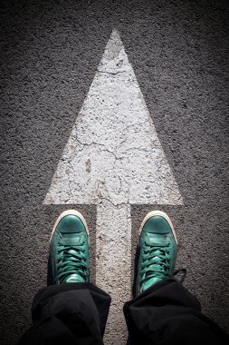 Ayak işareti üzerinde