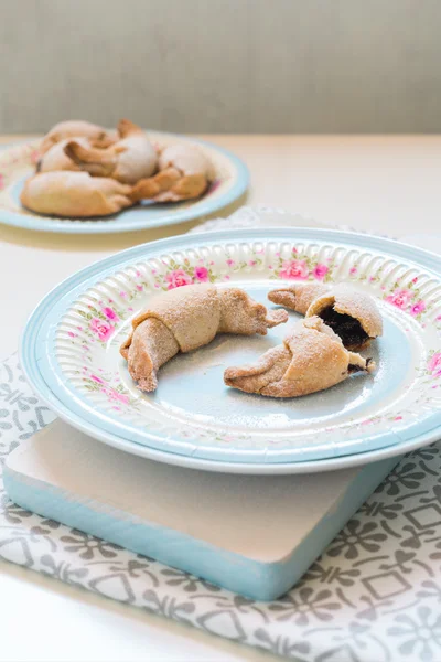 Chocolate filled crescent rolls (croissants) with ice sugar topp — Stock Photo, Image