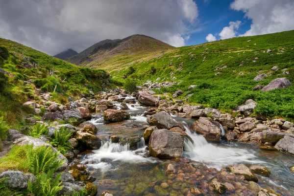 Cascada en el campo — Foto de Stock