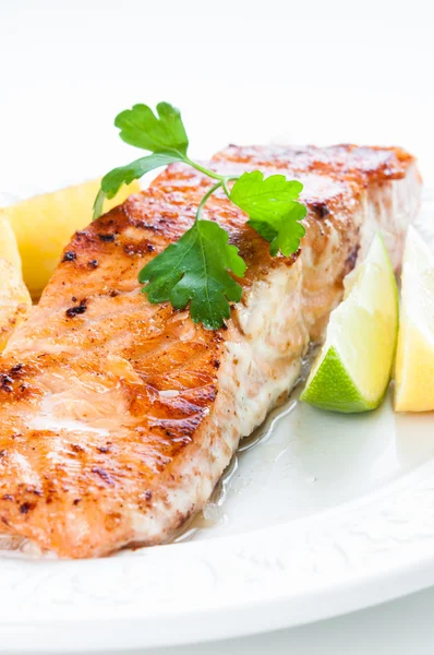 Lachs mit Kartoffeln — Stockfoto