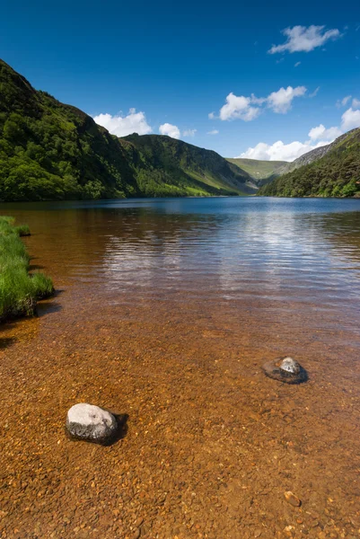 Górne jeziora w glendalough — Zdjęcie stockowe