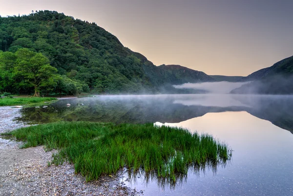 Lago superior em glendalough — Fotografia de Stock