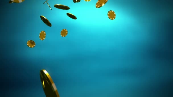 Gouden Casino van kleur chips dropping helling blauwe — Stockvideo