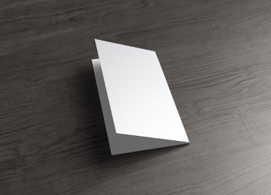 Broşür arka kapak sayfasında ahşap masa