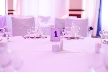 Tablo 1 numaralı düğün konukları için