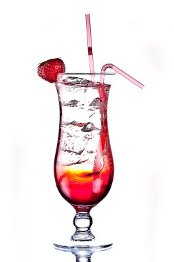 Alkollü kokteyl çilek