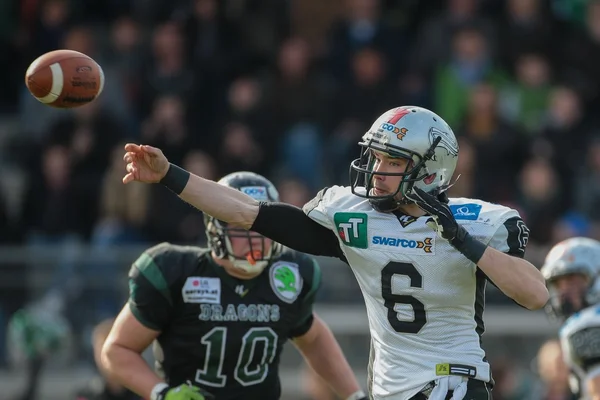 Dragons vs. Raiders football game — Stock Photo, Image