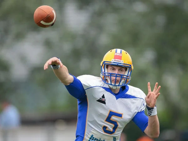 Dragons vs. Giants football game — Stock Photo, Image