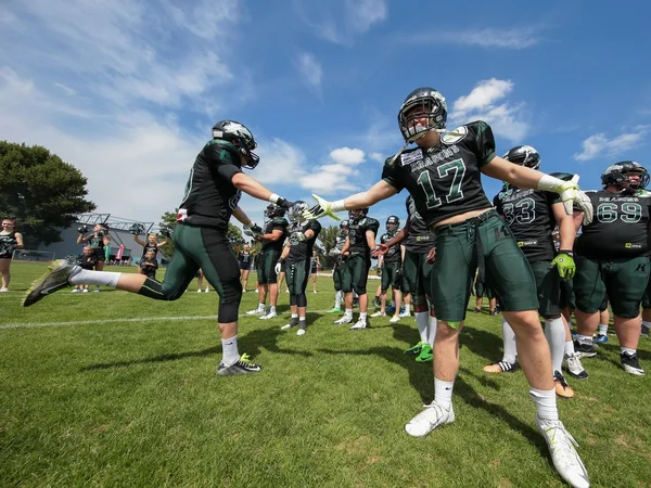 Gry piłka nożna Dragons vs. Vikings — Zdjęcie stockowe