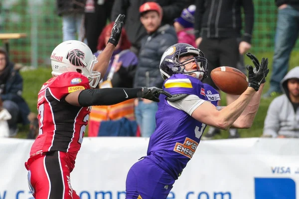 Wikinger vs. Löwen Fußballspiel — Stockfoto