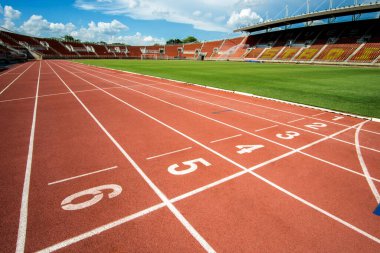 2017 'de Bangkok Tayland' dan atletizm stadyumunda kırmızı koşu pisti başlama noktası