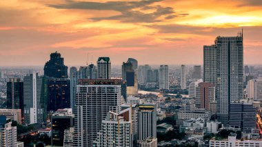 Bangkok şehrinin güzel gün batımı manzarası gece vakti, Tayland manzarası