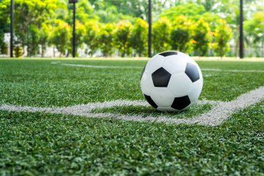 Köşe başında futbol topu ve futbol sahası, futbol sahası, arka plan dokusu