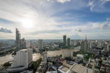 2017 'de Bangkok Tayland' ın şehir merkezindeki Chao Phraya Nehri eğrisi Panoramik Şehir Tayland