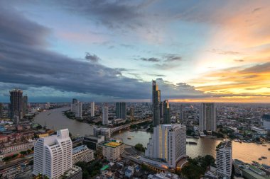 Metropolitan Gecesi Güzel Günbatımı Virajı Chao Phraya Nehri uzun pozlama ışığı Bangkok Şehri şehir merkezi ufuk çizgisi Cityscape Bangkok şehri Tayland