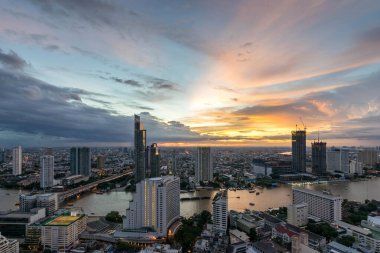 Metropolitan Gecesi Güzel Günbatımı Virajı Chao Phraya Nehri uzun pozlama ışığı Bangkok Şehri şehir merkezi ufuk çizgisi Cityscape Bangkok şehri Tayland