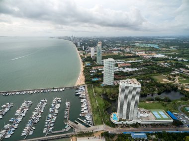 Pattaya City Chonburi Eyaleti, Tayland 'da bulunan Pattaya İstasyonu' nda lüks deniz yatları ve özel tekne limanı. 