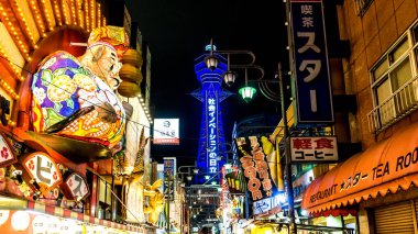 Osaka Japon Turizm Bölgesi gecesi, Eylül 2017, Dotonbori Osaka Japonya 'nın alışveriş caddesi.