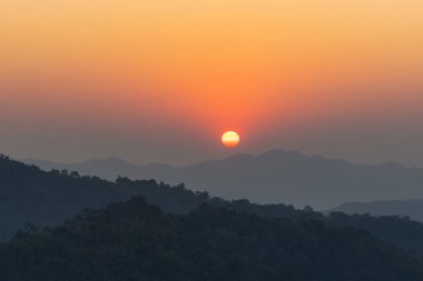 güzel gün batımı manzarası dağ Tayland