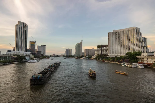 Beautiful Sunset Chao Phraya River Metropolitan Bangkok City Downtown Cityscape — Stock Photo, Image