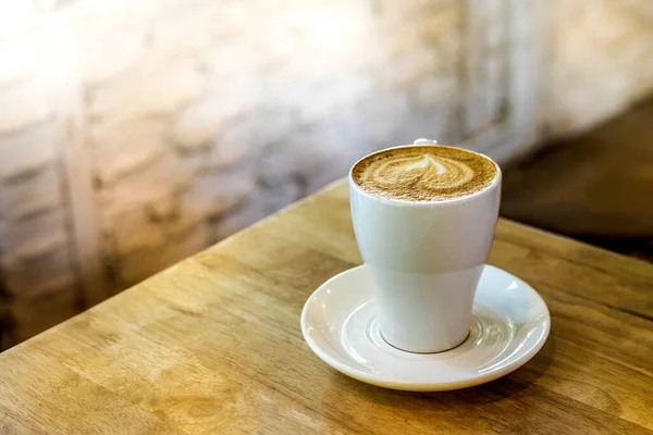 Cappuccino Café Art Chaud Dans Une Tasse Sur Fond Table — Photo