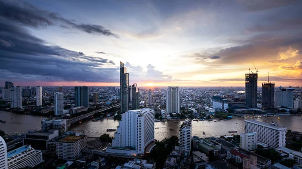 Bangkok City Beautiful Sunset Curve Chao Phraya River Panoramic Cityscape — Stock Photo, Image