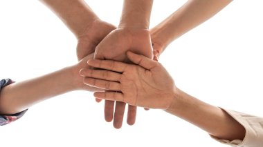 Dostluk çerçevesinde, ortaklık ortaklığı beyaz arka planda el ele tutuşmak, iş dünyası takım çalışması kavramı