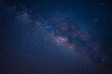 Samanyolu Galaksisi arka planı, Tayland, uzun pozlama, düşük ışık